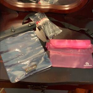 2 dry/wet bags protectors for iPad Passports